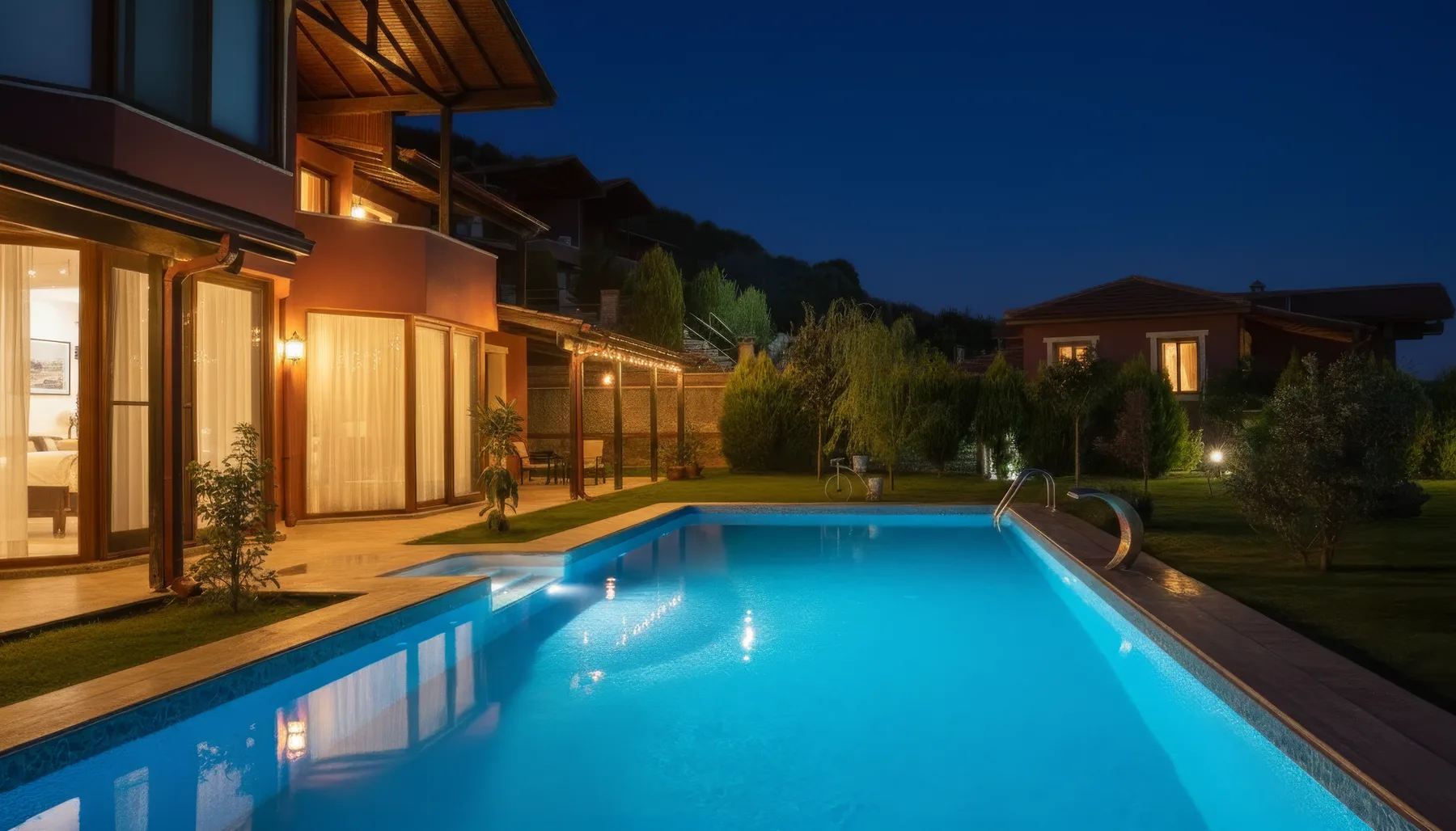 Gece aydınlatmalı Fiplus havuz